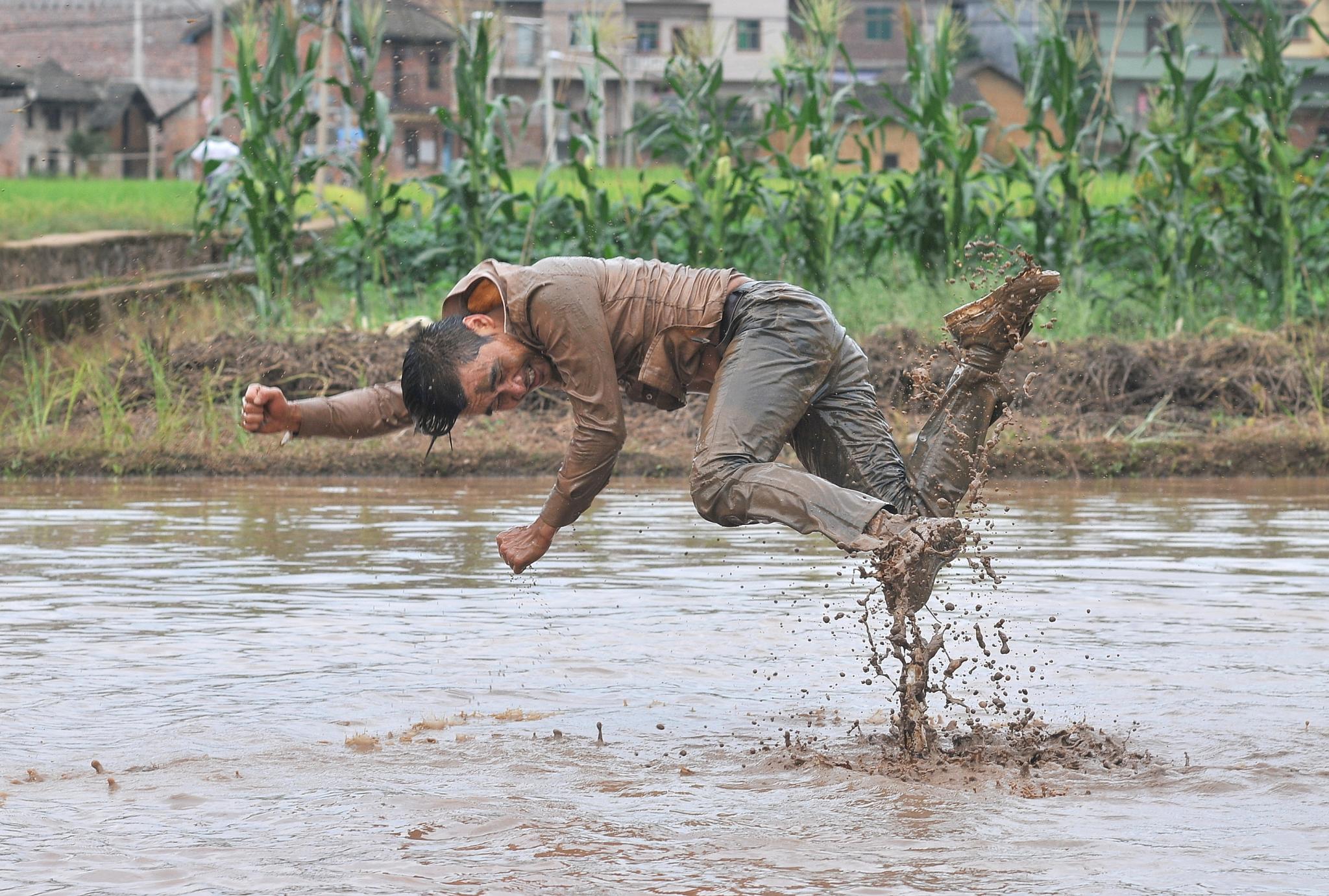 Still from 'Freedom Farming', Single-channel video of a performance, 5’02’’, 2014, copyright @ Li Binyuan, courtesy of the artist